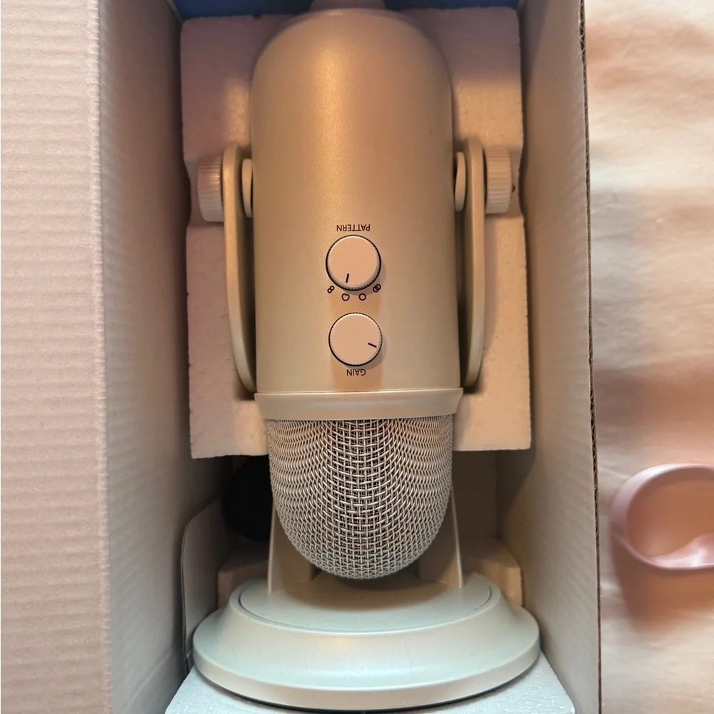 Logitech Creators Blue Yeti USB Microphone - White